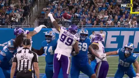 Justin Jefferson 40-Yard Gain vs Eagles in 28-22 Loss
